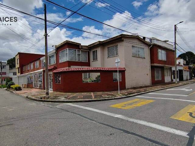 #8 - Casa para Venta en Bogotá - DC - 3