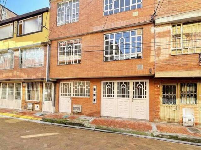 #90 - Casa para Venta en Bogotá - DC - 1